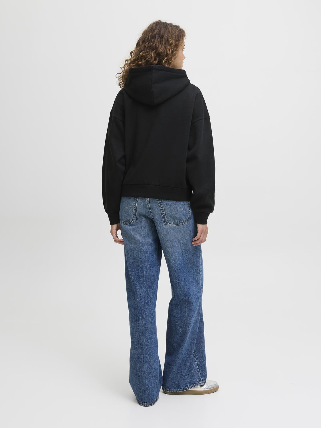 model_shot-back